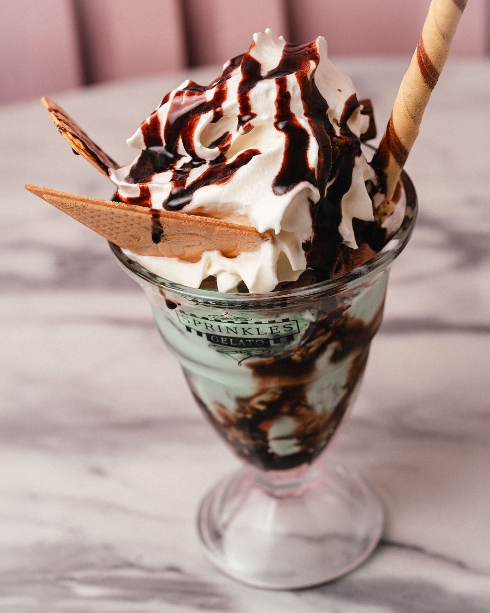Minty Madness Sundae. 💚🍫 It's got mint &amp; chocolate gelato, fresh cream, and chocolate sauce, proving some things are just meant to be. This is your sign to treat yourself. You earned it. 💯 #SprinklesGelato #Southampton