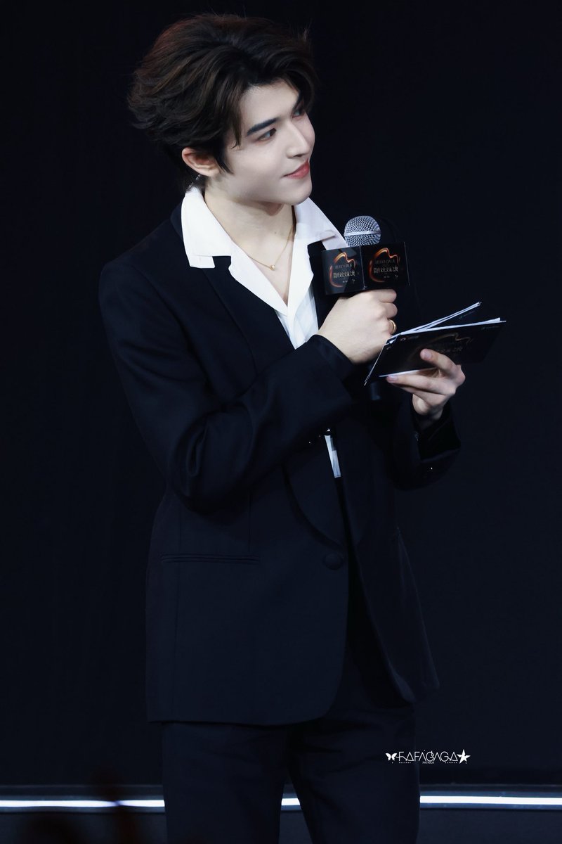Sat4Bh's tweet photo. 20250816 | 主持人派🎤

Patrick at Weibo Cultural Night 
#WeiboGALA2025xPatrick #尹浩宇
#PatrickFinkler #WeiboGALA2025
#WeiboCulturalExchangeNight2025 https://t.co/PQoI30hMRk