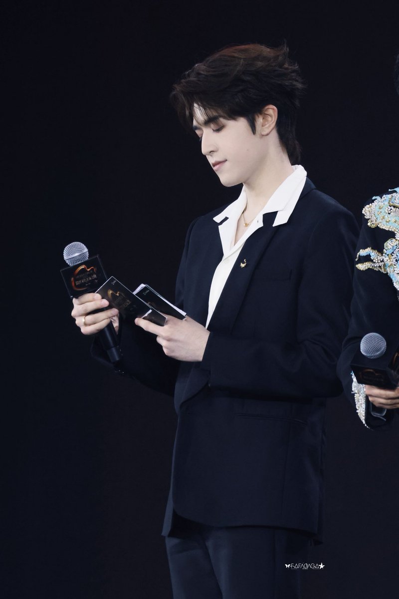Sat4Bh's tweet photo. 20250816 | 主持人派🎤

Patrick at Weibo Cultural Night 
#WeiboGALA2025xPatrick #尹浩宇
#PatrickFinkler #WeiboGALA2025
#WeiboCulturalExchangeNight2025 https://t.co/PQoI30hMRk