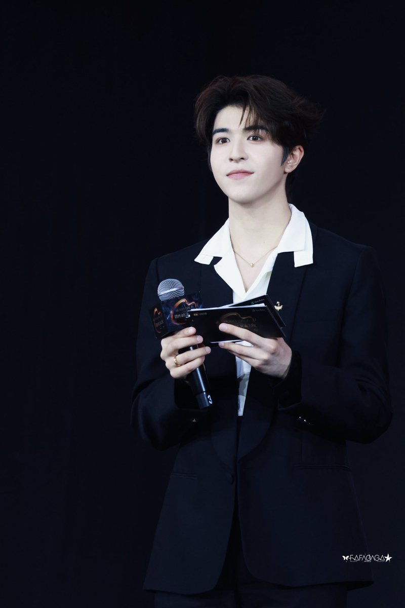 Sat4Bh's tweet photo. 20250816 | 主持人派🎤

Patrick at Weibo Cultural Night 
#WeiboGALA2025xPatrick #尹浩宇
#PatrickFinkler #WeiboGALA2025
#WeiboCulturalExchangeNight2025 https://t.co/PQoI30hMRk