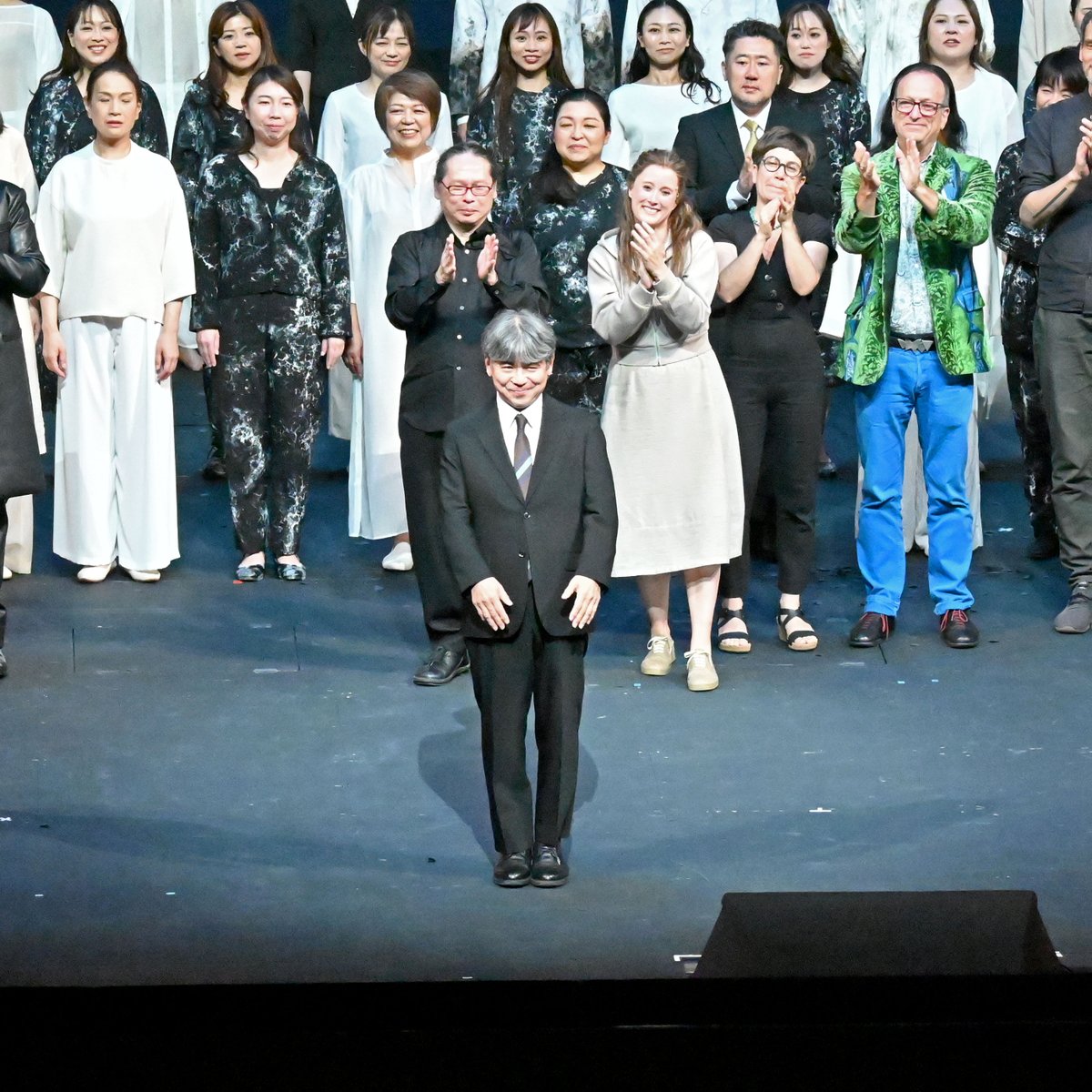 nntt_opera's tweet photo. 『ナターシャ』千秋楽公演が大・大・大喝采に送られ幕を降ろしました。ご来場いただいた皆様、ありがとうございました。そして細川俊夫さんを筆頭に、この作品の創造に関わったクリエイターの皆さん、音楽と舞台が融合した素晴らしい化学反応を見せてくれたキャスト、合唱団、ダンサー、助演の皆さん、難曲を快演しリードした東京フィルハーモニー交響楽団の皆さん、魔法のように展開する舞台を支えたチーム『ナターシャ』全メンバーの皆さん、ありがとうございました!!