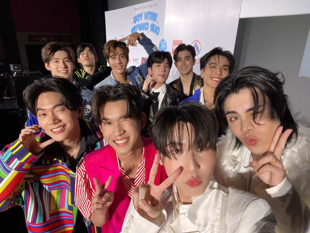 หนุ่มๆ #boysvibetheproject พร้อมเสิร์ฟความน่ารักให้แฟนๆแล้วคะ 💕✨ ในงาน #withyouourchapter 💜💙💚💛🧡❤️✨