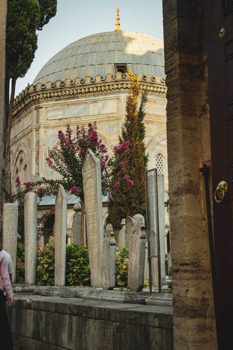 sabesenn's tweet photo. süleymaniye ışığı ve yeni camii çinileri 
ağustos, 2025 https://t.co/NcDFRSxvy3