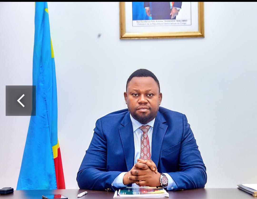Un nouveau vent souffle au Min. des <a href="/droitshumainscd/">Ministère des Droits Humains RDC</a>, avec l'avènement de SE <a href="/SamuelMbemba4/">Samuel MBEMBA KABUYA</a> qui entend rétablir la dignité humaine &amp; les droits des opprimés en RDC. Un défi de taille qui nécessite un engagement sans faille de tous les congolais. <a href="/CtdhRdc/">Cellule Technique des Droits Humains</a> <a href="/fmurhola/">Fernandez MURHOLA</a> <a href="/AbedMukumbi05/">ABED MUKUMBI</a>