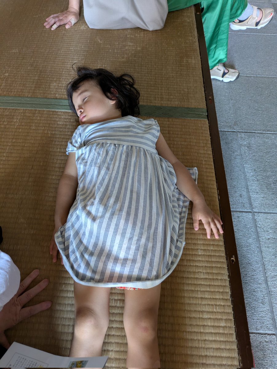 祖父は満州帰り、祖父の弟はB級戦犯
親族にはシベリアに送られた人もいるし、東南アジアの戦地で亡くなった人も数多い

祖母の最初の旦那さんも原爆症で若死にした
その後の再婚相手が母の父(母方祖父)

人の系譜は連続性と偶然性の理なのか知らんが、今生きてるこの世にワタシは感謝します