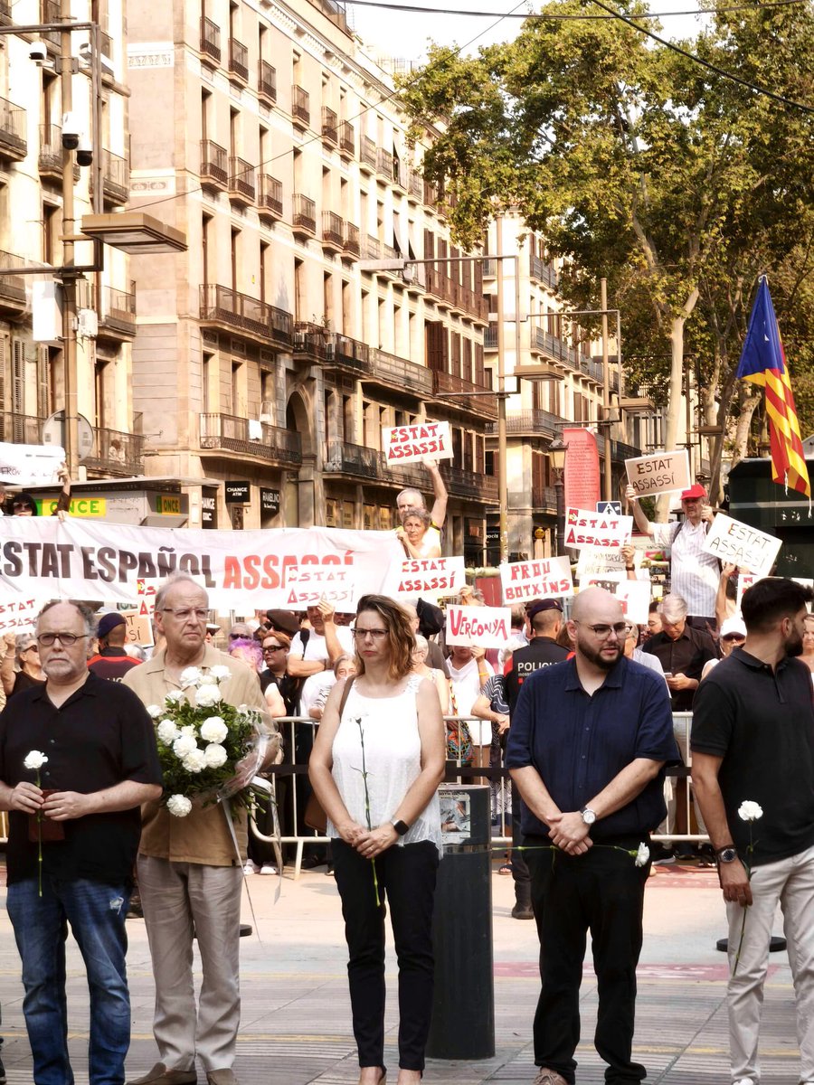 Consell de la República Catalana (@consellrep) on Twitter photo 🌺 El president del <a href="/ConsellRep/">Consell de la República Catalana</a> <a href="/JordiDomingoGM/">Jordi Domingo</a> participa a la ofrena floral en record a les víctimes de l'atemptat a les Rambles de Barcelona.
Memòria i justícia. 🌺 El president del <a href="/ConsellRep/">Consell de la República Catalana</a> <a href="/JordiDomingoGM/">Jordi Domingo</a> participa a la ofrena floral en record a les víctimes de l'atemptat a les Rambles de Barcelona.
Memòria i justícia.