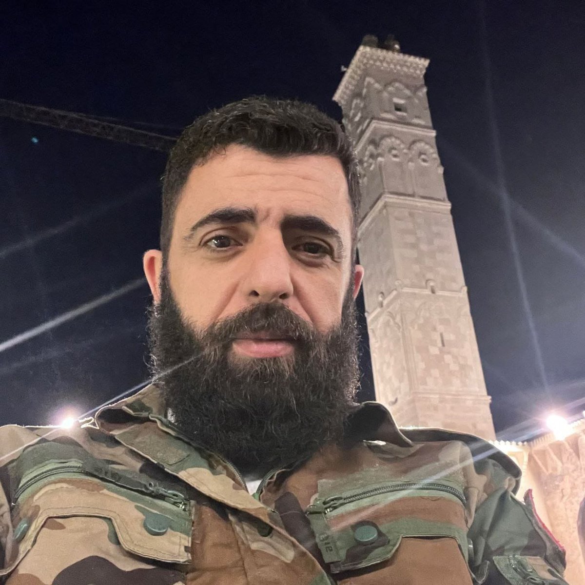 اغتيال "الفاروق أبو بكر" من قبل مجهولين أمام جامعة حلب بإعزاز
حسبي الله ونعم الوكيل
الله يتقبلك ياأبو بكر