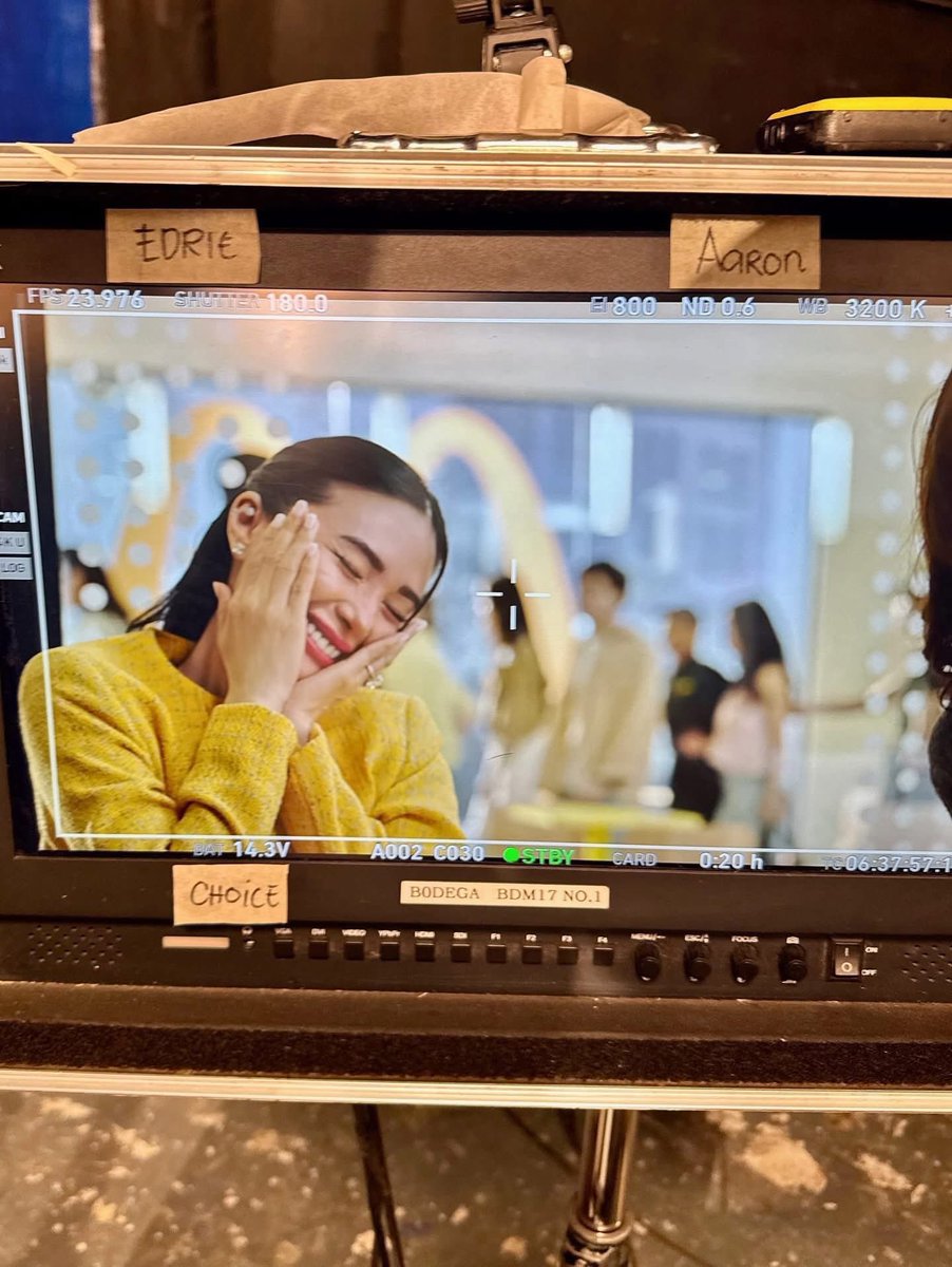 AngeloPearanda1's tweet photo. This is a wrong move for @McDo_PH . None would believe that Heart Evangelista will take an effort to drop by in   one of your stores just to dine or buy your food. Nababalit ng kaartihan at OA na kasosyalan ang babaeng yan . My goodness , kung si Shuvee pa kinuha niyo mas ok pa https://t.co/nEr8LQ7z8G