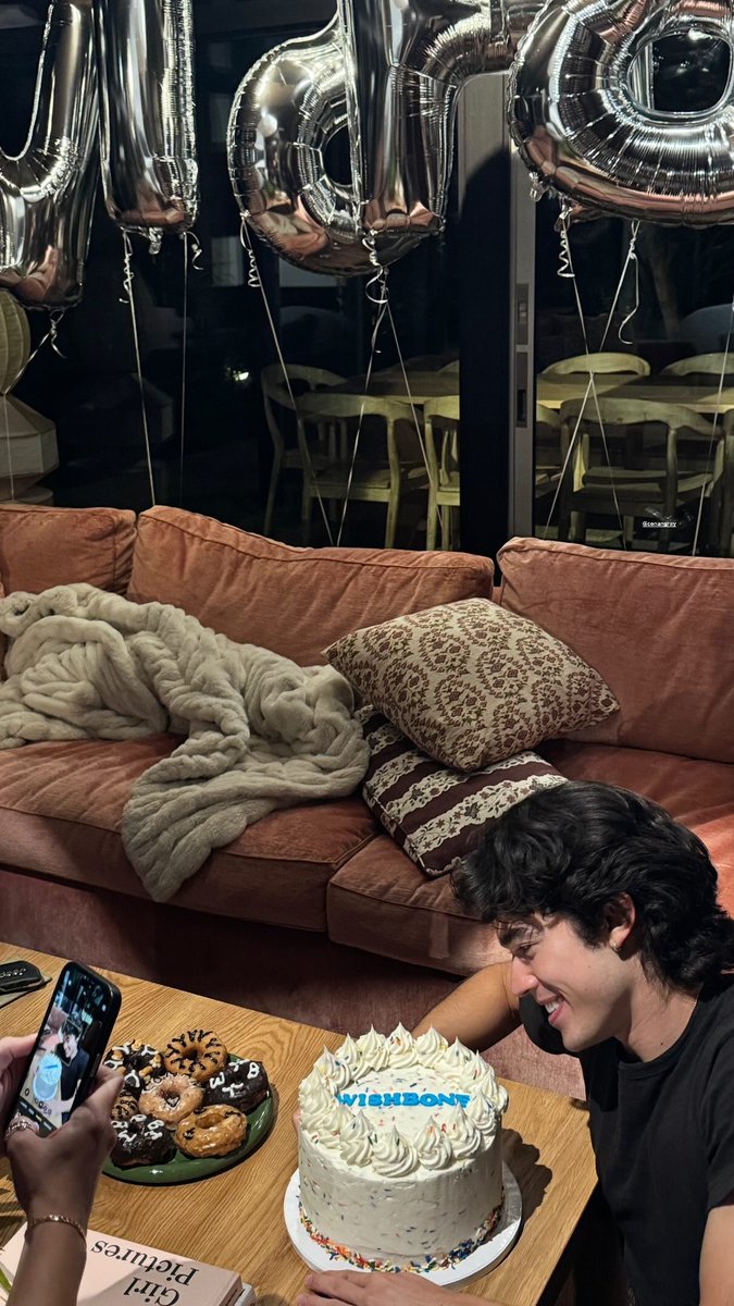 📲 | ¡Olivia a través de Instagram Stories!

"feliz día de wishbone!!! te quiero muchísimo @/conangray y quiero muchísimo a este álbum ❤️❤️❤️🤓🤓"