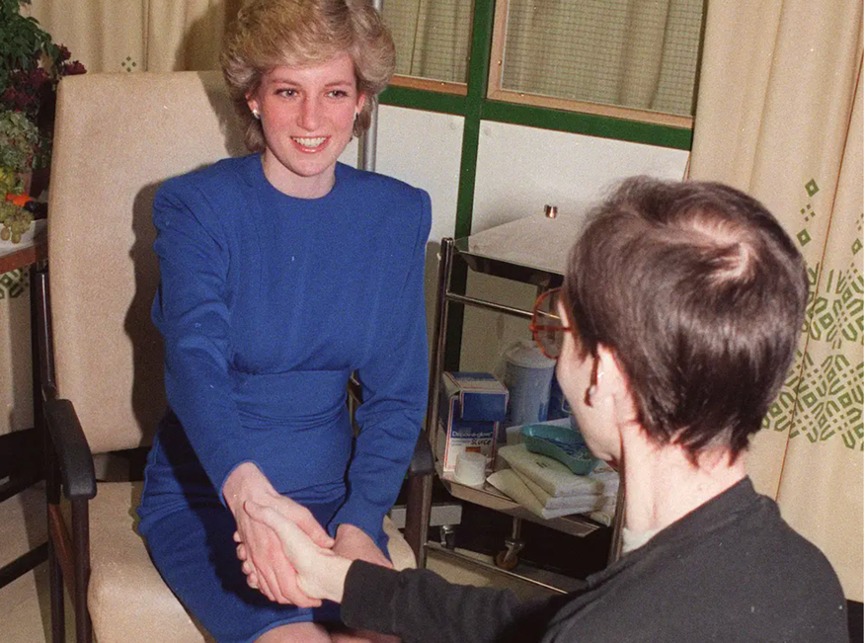 Today's LGB History highlight: Princess Diana opened the world's first HIV/AIDS unit at London Middlesex Hospital in April 1987. But she did more than simply that during the visit, in front of media from around the world, she shook the hand of a man with AIDS without wearing