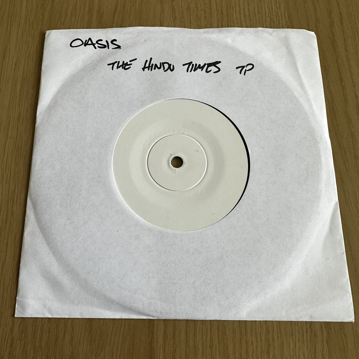 oasisrarities's tweet photo. Vinyl #oasis #oasismusic #oasiscollectors #oasiscollector #oasiscollection #oasismemorabilia #oasislive #oasisrarities #oasisfans #oasisfansclub #thehindutimes #vinyl #vinylcollector #vinyljunkie #vinylporn #musiccollection #indiemusic #indie #promo #bigbrother https://t.co/F6CvqDzvlp