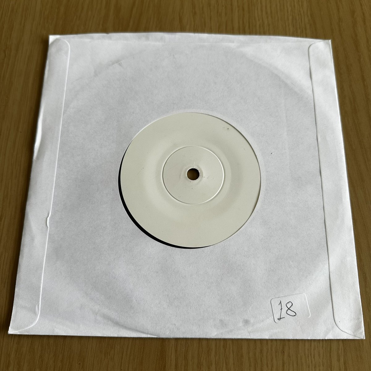 oasisrarities's tweet photo. Vinyl #oasis #oasismusic #oasiscollectors #oasiscollector #oasiscollection #oasismemorabilia #oasislive #oasisrarities #oasisfans #oasisfansclub #thehindutimes #vinyl #vinylcollector #vinyljunkie #vinylporn #musiccollection #indiemusic #indie #promo #bigbrother https://t.co/F6CvqDzvlp
