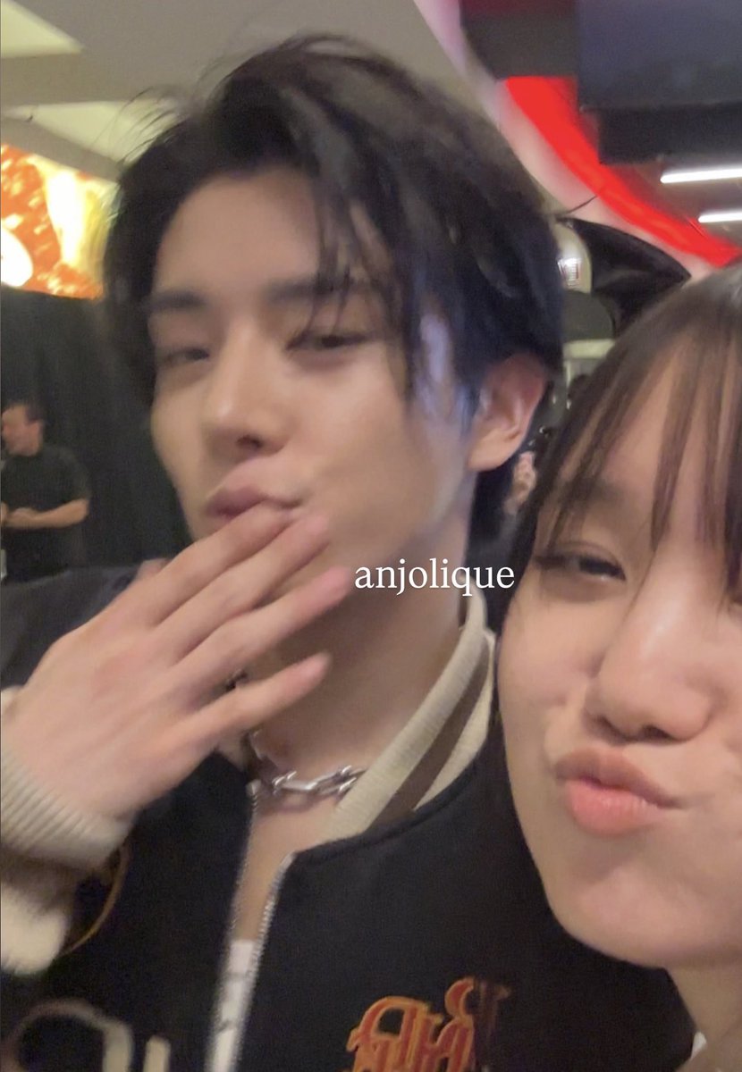 simjxk's tweet image. oh to have a low quality selfie with jake