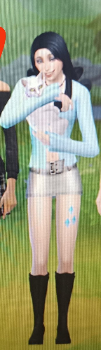 rembum_'s tweet photo. @crypticsim_ dont know if you can really see it but look at this absolute QUEEN. belle goth https://t.co/RzUEt9rNof