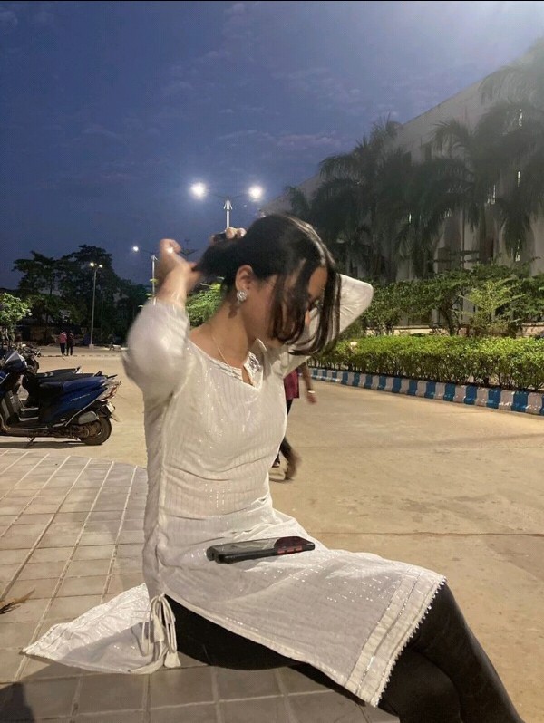 ♥️♥️♥️ से शिवि के लिए 
रिश्तों का ऐतबार वफाओं का इंतजार 
   हम भी चिराग़ लेकर हवाओं में आए हैं 
           नैनीताल से ♥️ ♥️ ♥️