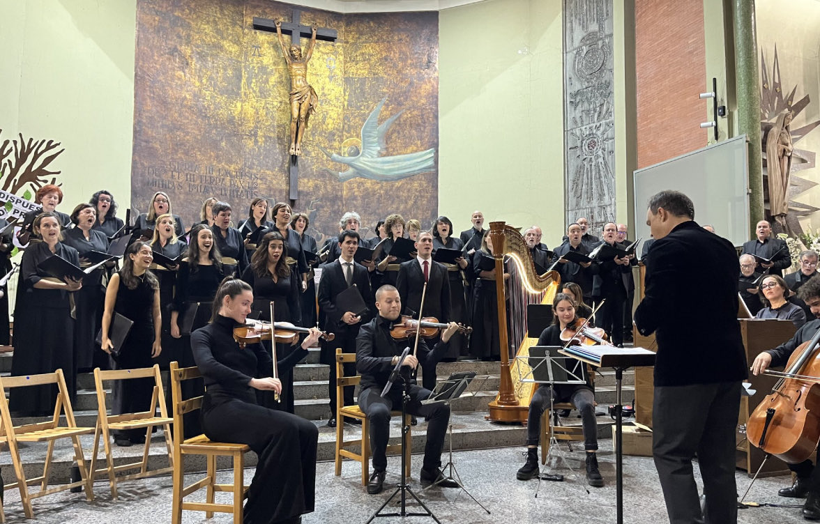 Gaur, igandea, Senperen Hamabostaldiko Musika Aitzaki zikloan Andra Mari Abesbatza eta Orkestraren saioa.