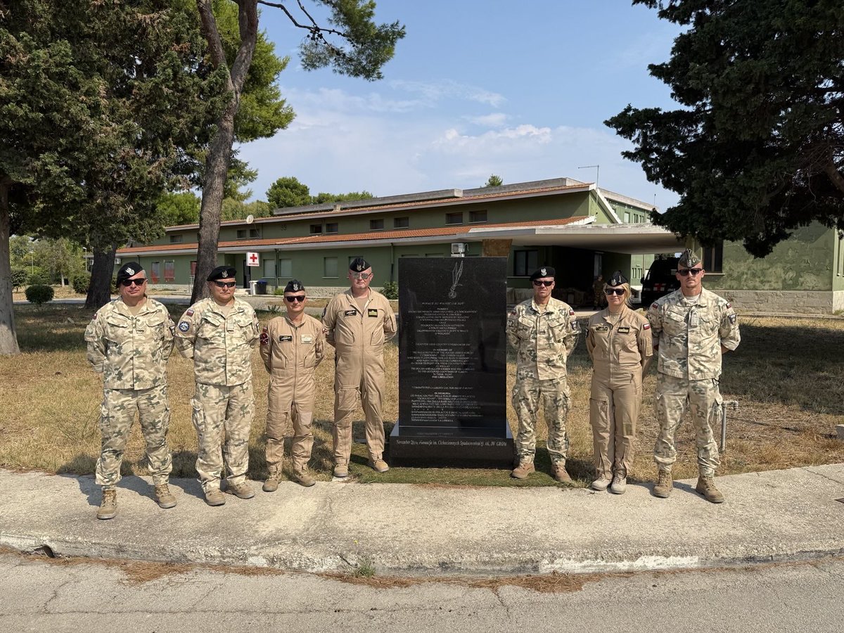 Święto Wojska Polskiego to czas podziękowania za służbę żołnierzom, którzy dziś stoją na straży naszej Ojczyzny pełniąc służbę w kraju i poza granicami, ale także czas upamiętnienia naszych przodków, którzy brali udział w wojnach i walczyli o niepodległość🇵🇱. 

W dniach 14- 17