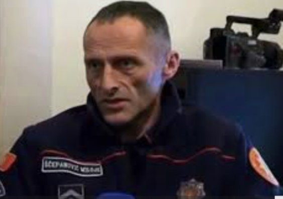 bianconerobgd's tweet image. Miloje Šćepanović, policajac iz CG. 
Posle 23 godine staža, skinuo značku i dao otkaz. Nije hteo na litijama da bije svoj narod ! 
Možda ,ovo, posluži nekome ! Neka stoji ovde 👍