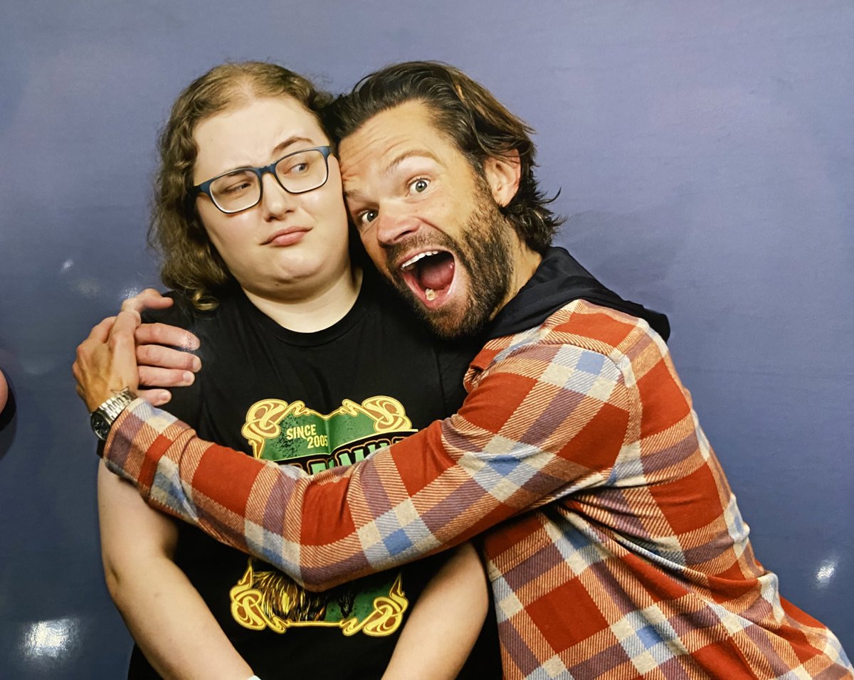 why is this tall dude hugging me 

#ftlof