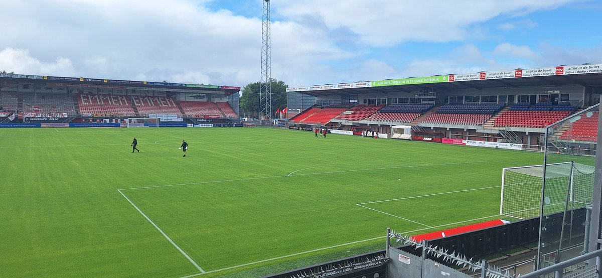 Wat heb ik dit soort uitvakken gemist in de eredivisie. Eindelijk weer matchday #emmALM