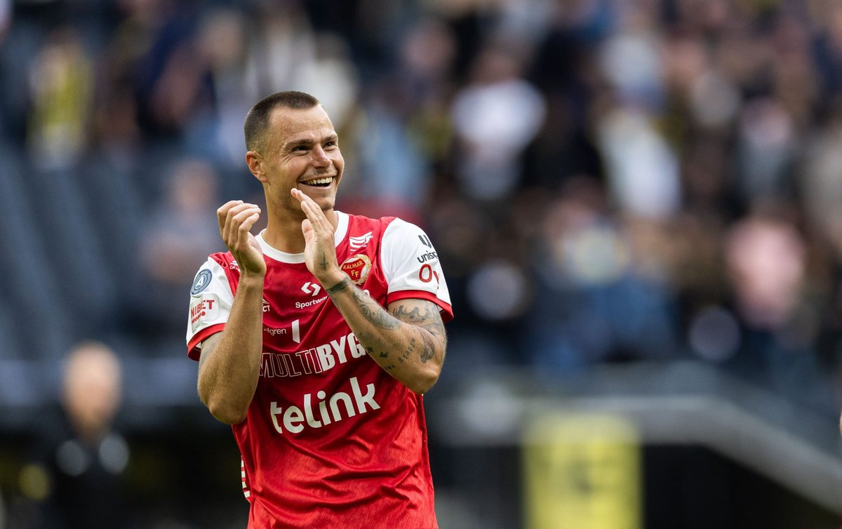 Vår kapten.

Han hade kunnat gå till lag högre upp när vi åkte ur Allsvenskan.

Han kunde valt pengarna utomlands. 
Det gjorde han inte.

Melker var den första som förlängde när vi åkte ur. Han leder resan hem. 🚂

I november ska vi fira tillsammans och Melker står längst fram.