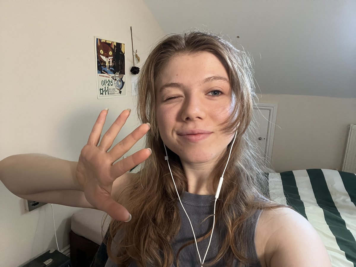 I’m live right now!! getting ready then picnic with @maxggs :p