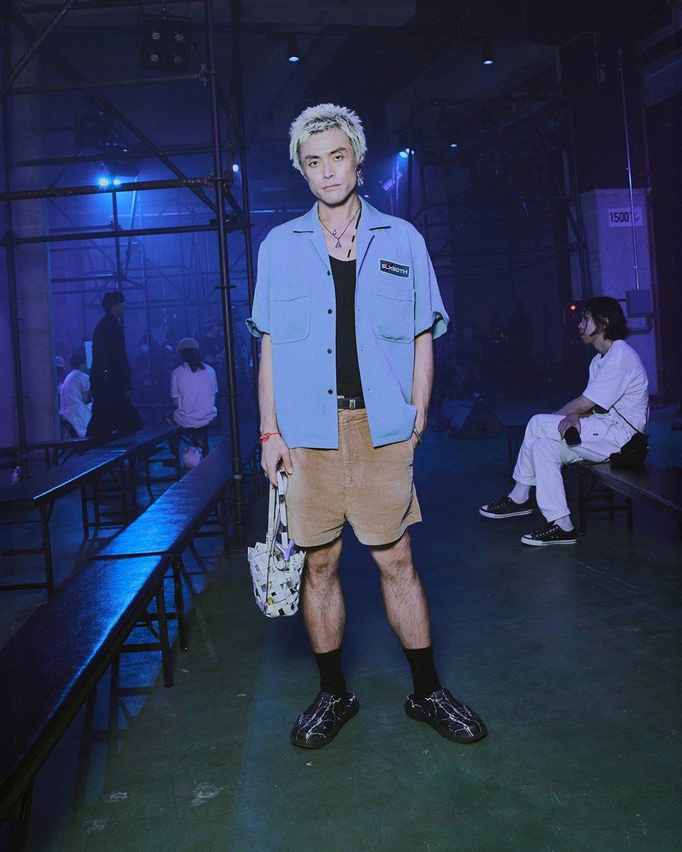 fashionsnap's tweet photo. 【スナップ】
名前: マスイユウ

トップス: both × Second Layer
ボトムス: Acne Studios
バッグ: BOYY
シューズ: OOFOS × Children of the discordance

https://t.co/KR9R0zNq9r https://t.co/8sk9KKOuZ7