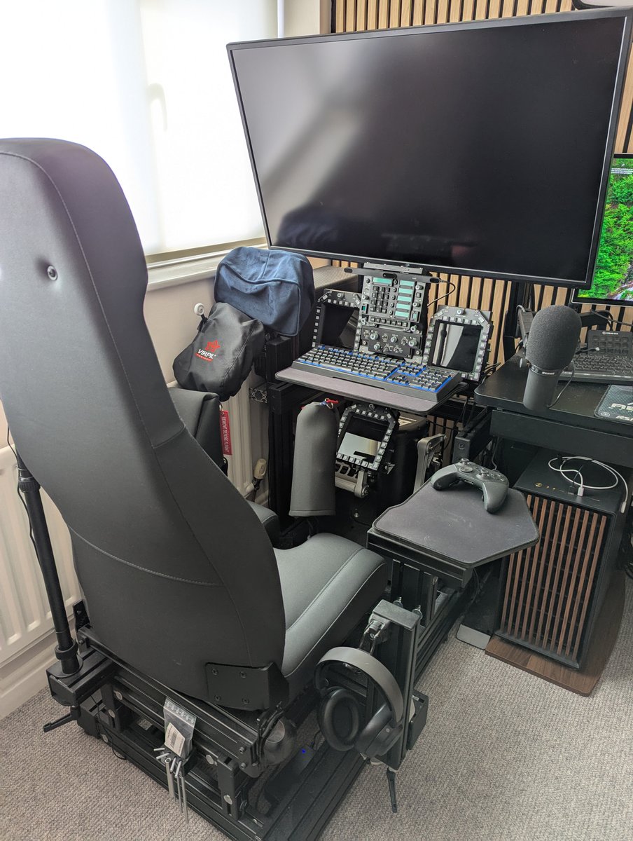 Farrister (@thomasfarrister) on Twitter photo 📷 Even with the gear powered down, I still love seeing the <a href="/MNSTRTECH/">MTSIM - MONSTERTECH</a> MTS every time I head into my office #Sponsored 📷 Even with the gear powered down, I still love seeing the <a href="/MNSTRTECH/">MTSIM - MONSTERTECH</a> MTS every time I head into my office #Sponsored