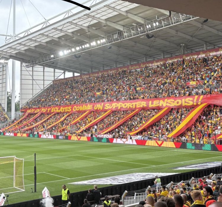🔴🟡 LENS vs LYON 🔴🔵

•Affluence : 38 137
•Parcage : ~ 900
•Capacité : 38 223

•Taux de remplissage : 99,8%

La ferveur autour de Lens ne s’arrêtera jamais, ça sert à rien que je cherche à faire des commentaires 

📸 <a href="/footmultiple/">Foot Multiple</a>