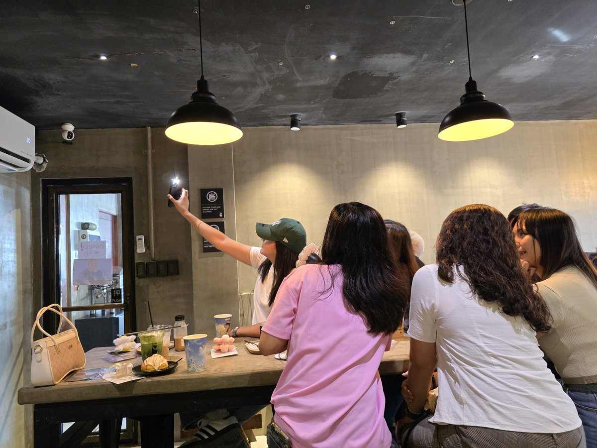 Kristine_GD's tweet photo. Really loved connecting with CDO fam today at GD's bday cafe. It was my first time in the City of Golden Friendship (how apt!) ❤️
Thank you to everyone who dropped by, and to @always_gd for the event in diff cities around the world for GD's bday. So sad I left early #HappyGDay https://t.co/prAtve25yI