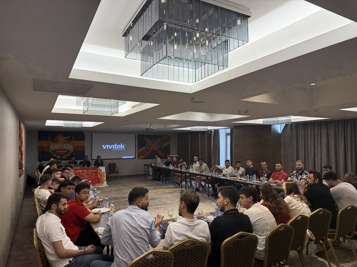 ultrAslan Kayseri , UNI temsilciliklerimiz ve Lise temsilciliğimiz  2025-2026 sezonu toplantısını tüm üyelerimizin katılımıyla gerçekleştirdik.

#ultrAslanKayseri 
#uAUNIKayseri
#uAUNIErciyes
#ultrAslanLiseKayseri