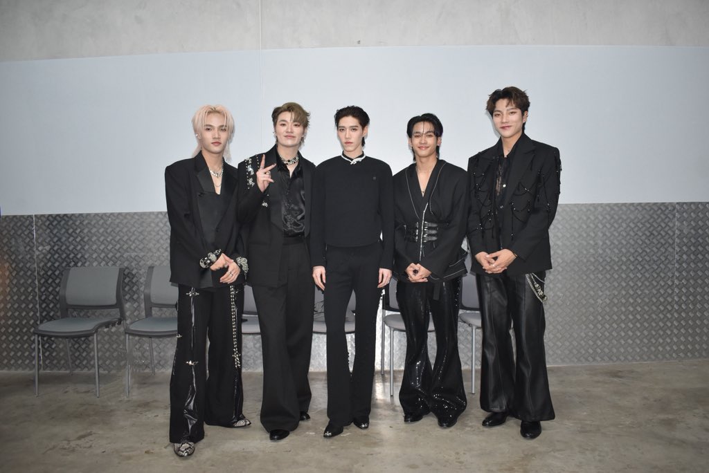 SuperThai_'s tweet image. So grateful to meet our amazing seniors at #WeiboGala2025 ✨ Truly a moment to remember 📸

SuperThai with Weibo Culture 

#WeiboCulturalExchangeNight2025
#SuperThai 
#SUPERTHAIxWeiboGALA2025