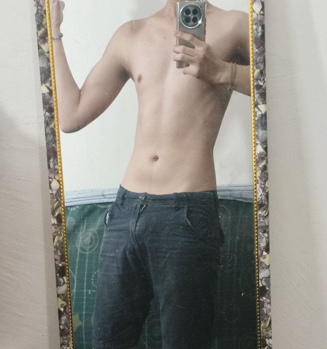 Zeondick's tweet image. Waist is getting sluttier