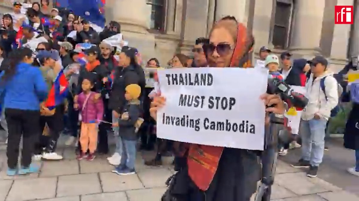 RFI_Km's tweet photo. ពលរដ្ឋខ្មែរនៅអូស្ត្រាលីធ្វើបាតុកម្មទាមទារថៃឲ្យដោះលែងទាហានខ្មែរ១៨នាក់ https://t.co/lPdzA7f8jt https://t.co/fFY5rQWVkk