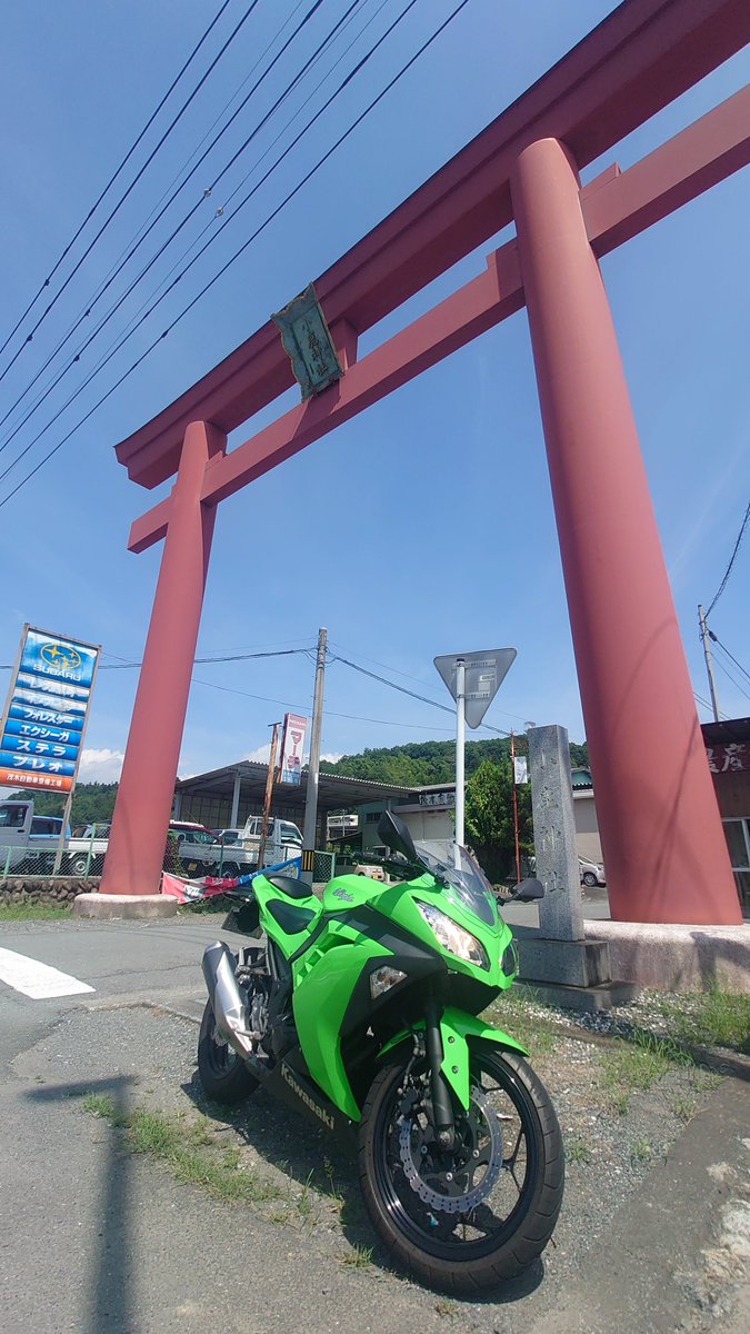 M16_nam's tweet photo. バイク神社こと小鹿神社に行ってきました！事故ったりすることないよう安全第一でおバイク転がしますわよ！ https://t.co/RAIMueI738