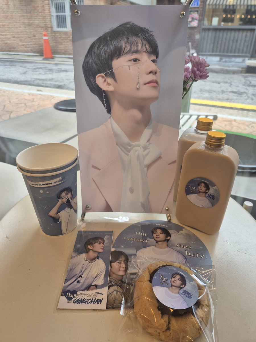 sprout__bana's tweet photo. 📍로스터제임스 커피랩
청량한 차니의 모습을 가득 볼 수 있었던 공간💙 사진 하나하나 너무 예뻤고 럭드도 재미있었어요!! 아름다운 공간을 만들어 주셔서 감사합니다🪽 덕분에 힐링 잘 하고 예쁜 추억 만들었어요!!

#바나의_여름_공찬이_머무는_곳
#공찬 #GONGCHAN #B1A4 https://t.co/35UIT2Lrhs