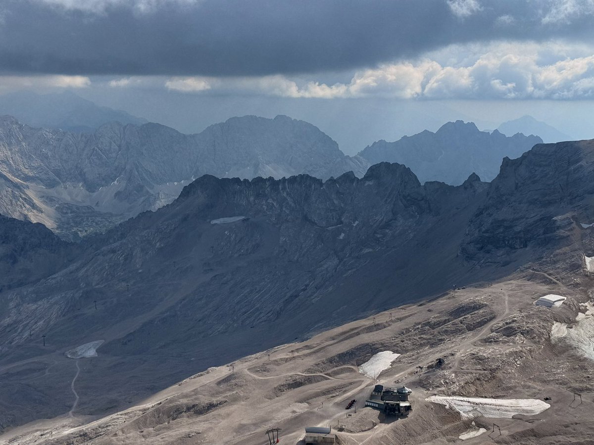 rsnbrg's tweet photo. Shots from my recent trail run up to the Zugspitze 🏃 https://t.co/CaHgWQ1kQP