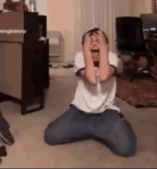 wrapped up exactly here today
I'M LITERALLY WEEPING I'M CRYING YALL

see you tomorrow.
It's Sunday night.
I have work tomorrow.
I hope I will be alright...