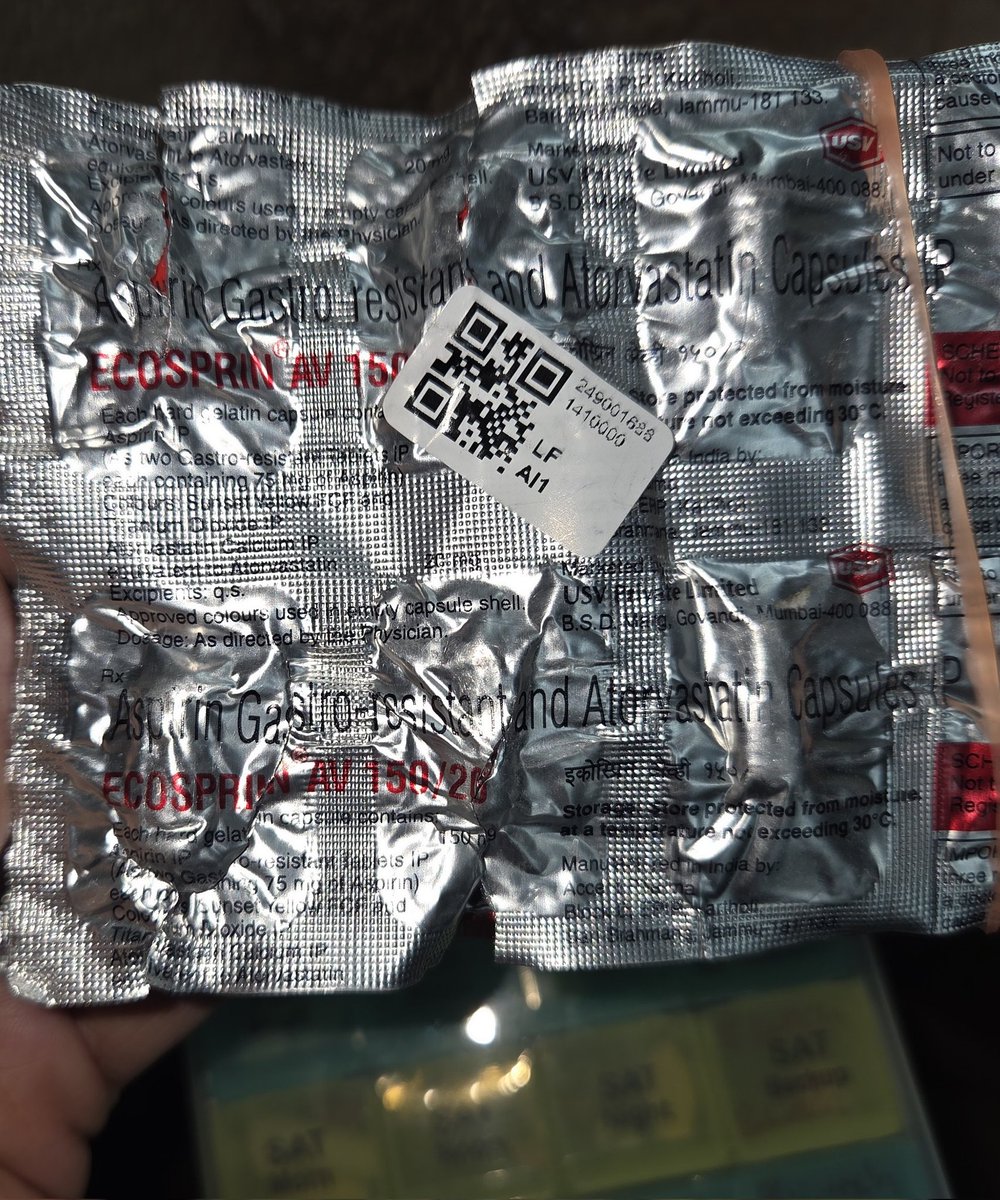 Shukla_manali's tweet image. Beware... When u order medicines online ensure you recheck the composition of your Meds.
We orderd Ecosprin AV 75/20 for our father from @pharmeasyapp however got 150/20 delivered. Luckily we understood the difference due to pill color difference. #Medicines #PharmEasy