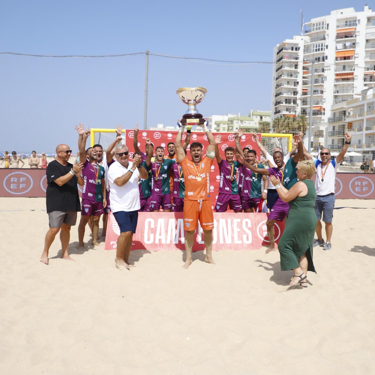 🏆 El Enpie Málaga se proclama campeón de #PrimeraPlayaRFEF 2024/25.

😍 Gracias por una temporada repleta de magia y espectáculo sobre la arena.

👏 ¡Enhorabuena a todo el equipo!