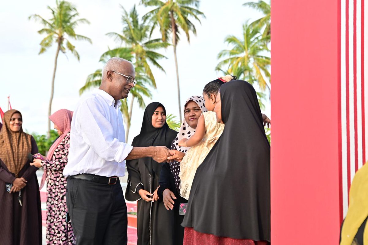 HajjaUaan's tweet image. މަގޫދޫ އިން ރައީސް @ibusolih އަށް ހޫނު މަރުޙަބާއެއް