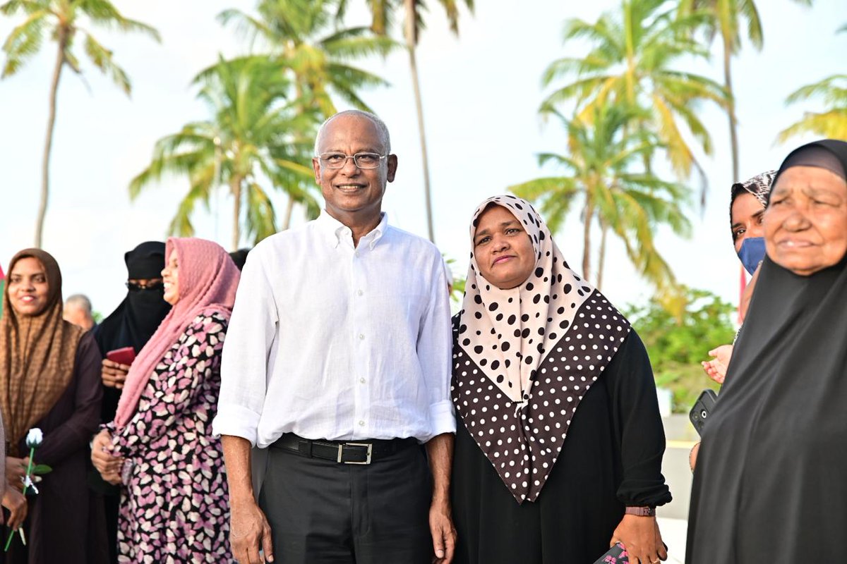 HajjaUaan's tweet image. މަގޫދޫ އިން ރައީސް @ibusolih އަށް ހޫނު މަރުޙަބާއެއް