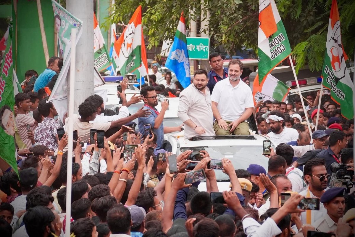 Gireesh_Sharma's tweet photo. पहले वो आप पर ध्यान नहीं देंगे,
फिर वो आप पर हँसेंगे,
फिर वो आप से लड़ेंगे,
और तब आप जीत जायेंगे।

@RahulGandhi @tejasviyadavX  @kanhaiyakumar
#VoteChoriBandKaro #VoteChori
#VoterAdhikarYatra #votechoriexposed https://t.co/KGoPeojDuN