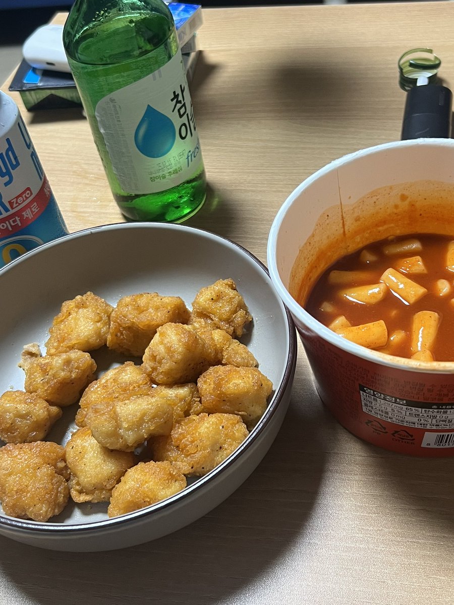 다이어트진행중 못참았다
<a href="/jjsjjs1780/">장정식</a> 형 저 실패했어염 ..