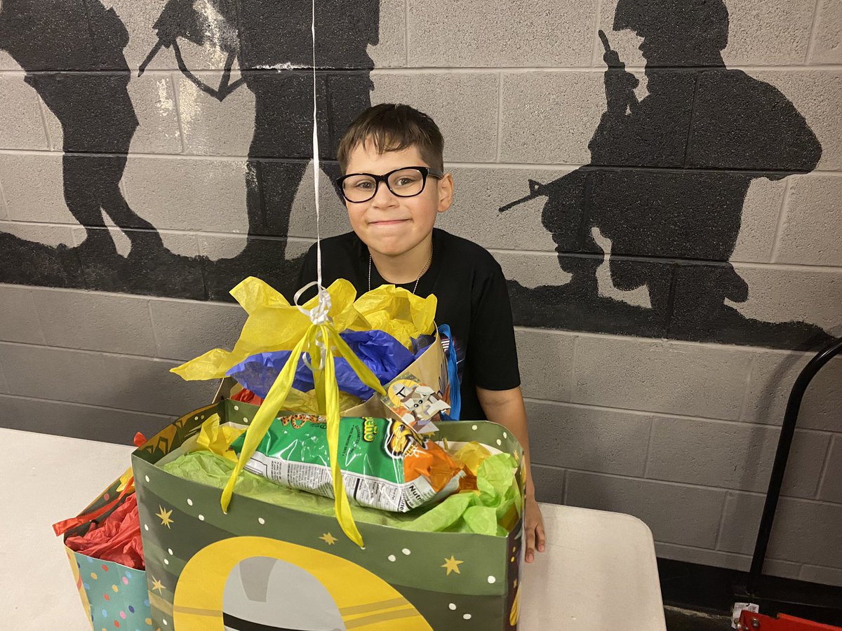 Dr_Similac's tweet photo. happy 8th birthday to my son Jayden Hendrix Vasquez aka little similac #big8 #growingtofast #daddysboy #happybirthday https://t.co/o57EKiD0ba