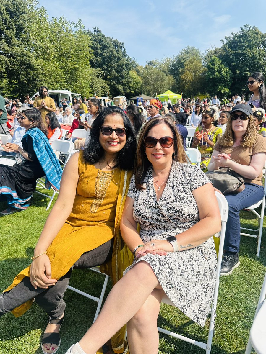 annedil20288403's tweet photo. Great day @#merrionsquare celebrating #India day recognising their vast culture & diversity appreciating their contributions to Irish society especially the healthcare sector the bonds shared as neighbours &friends are far stronger than voices of divisions #indiaIndependenceday https://t.co/1H84mDi56X