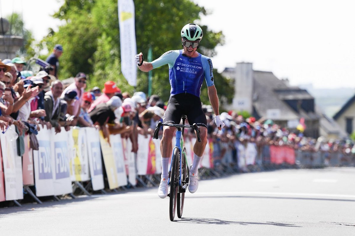 🏆 La <a href="/Polynormande/">Polynormande</a> reste dans l'équipe ! Après <a href="/PaulLapeira/">Paul Lapeira</a> l'an dernier, c'est un autre Normand qui s'impose aujourd'hui ! Une grande équipe et un grand <a href="/NicoProdhomme/">Nico_prdh</a> 😍

The <a href="/Polynormande/">Polynormande</a> stays in the team! After <a href="/PaulLapeira/">Paul Lapeira</a> last year, it's another rider from Normandy who