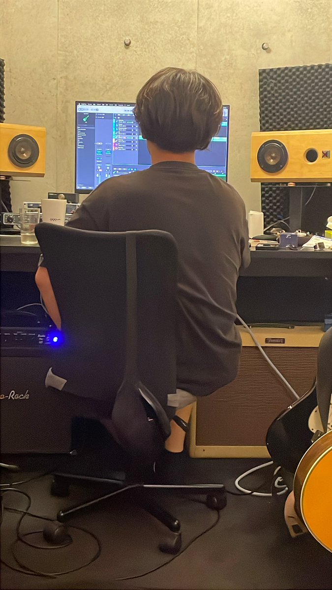 ギター教えてもらった！
師匠の背中