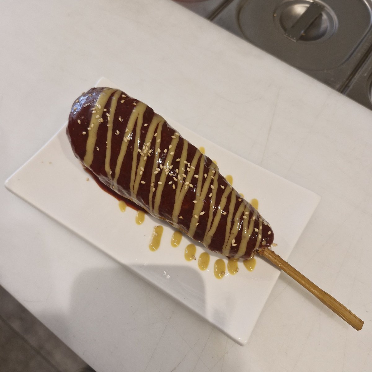 Par ce que moi aussi j'ai le droit !! Le Corn dog du Gourmand ( sauce du poulet pimenté et moutarde Miel ) 
Je l'ai appelé le Cabochard🤣🤣