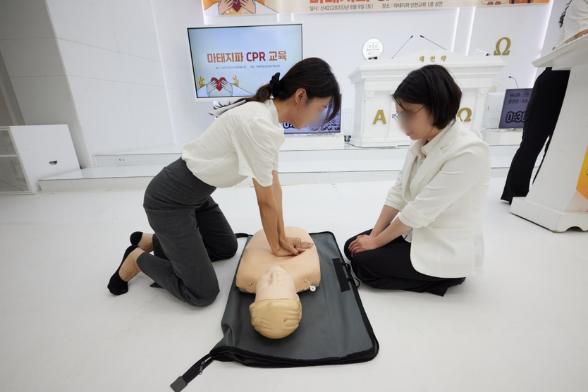 godqhr9605's tweet image. 신천지 마태지파 CPR 교육 현장, 생명을 살리는 손길 (출처 : 종교의 대.. | blog.naver.com/myscj1077/2239… 블로그) naver.me/xoQKS8mw 
#신천지12지파 #마태지파 #CPR교육 #심폐소생술 #골든타임 #인천 #생명